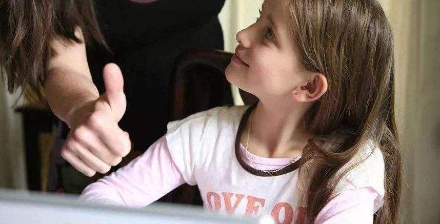 孩子被夸优秀怎么高情商回复,孩子被嘲笑家长高情商