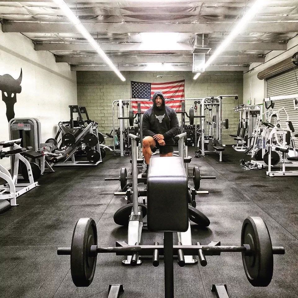 巨石强森健身计划,巨石强森训练时间表