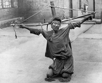 明朝奇案婆奸媳，荒唐背后一地鸡毛，人性这东西能经得起考验？