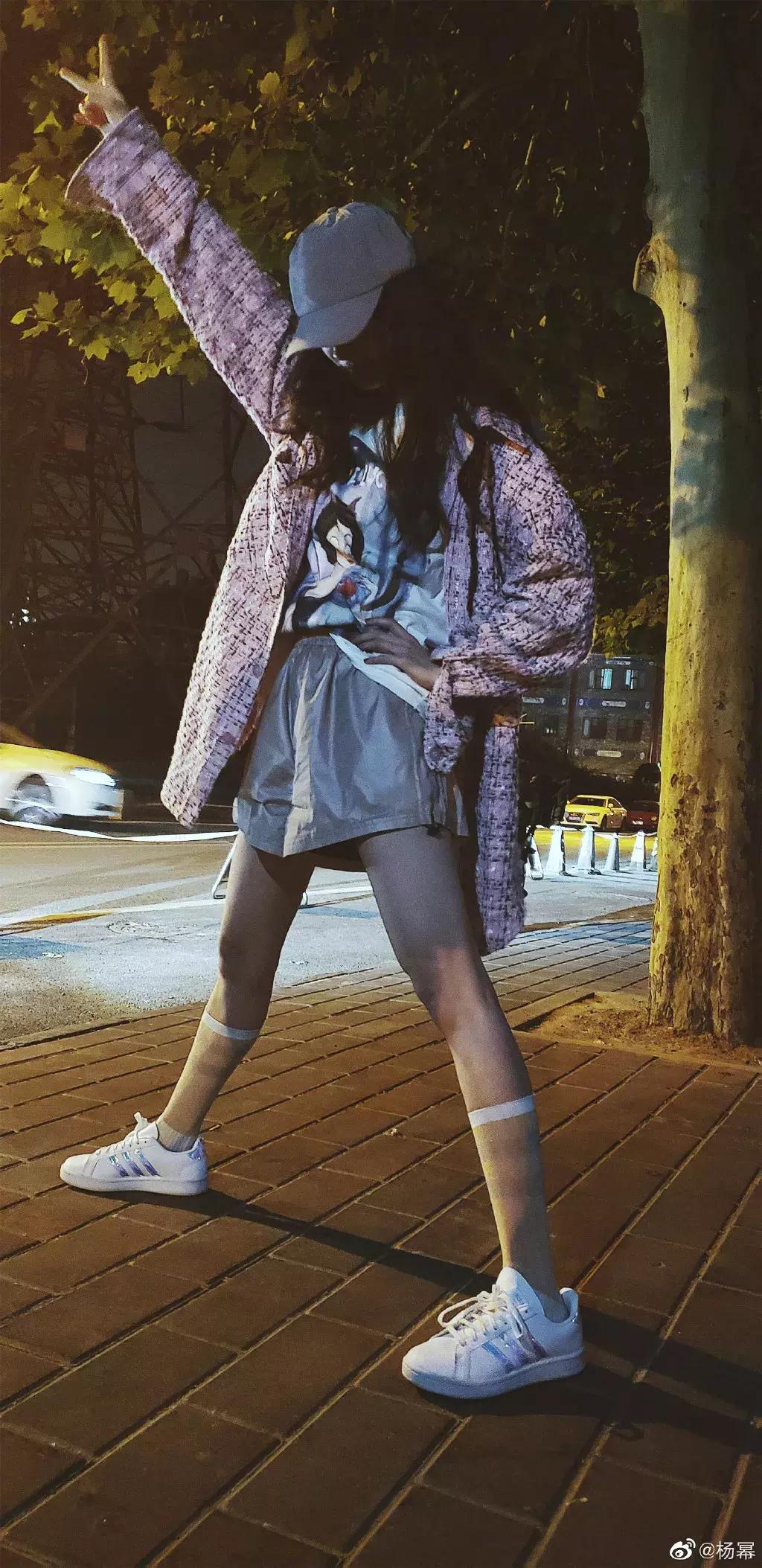 杨幂热巴穿的这些款式超出彩,杨幂热巴实力种草的牛仔外套