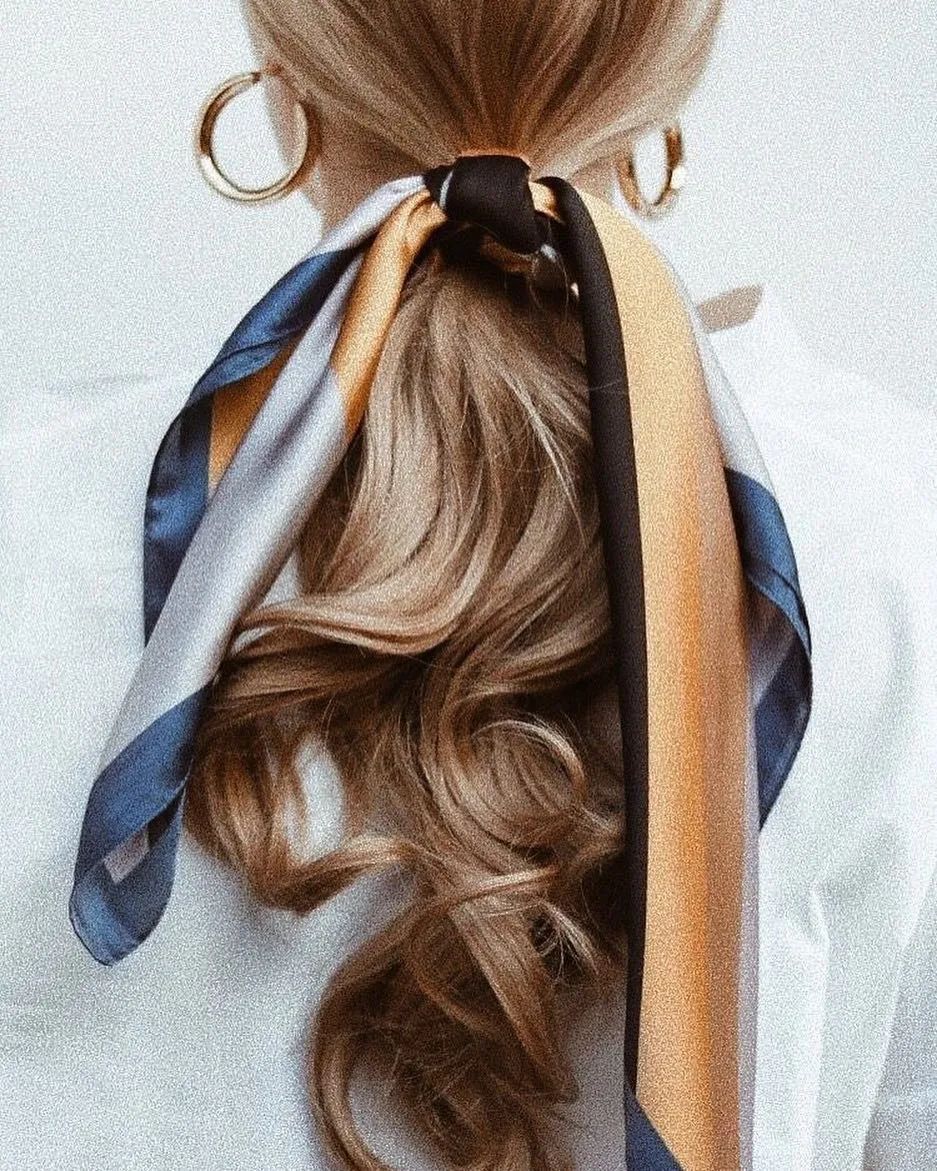 桑蚕丝丝巾春季怎样搭配衣服,春季长丝巾的系法简单又漂亮