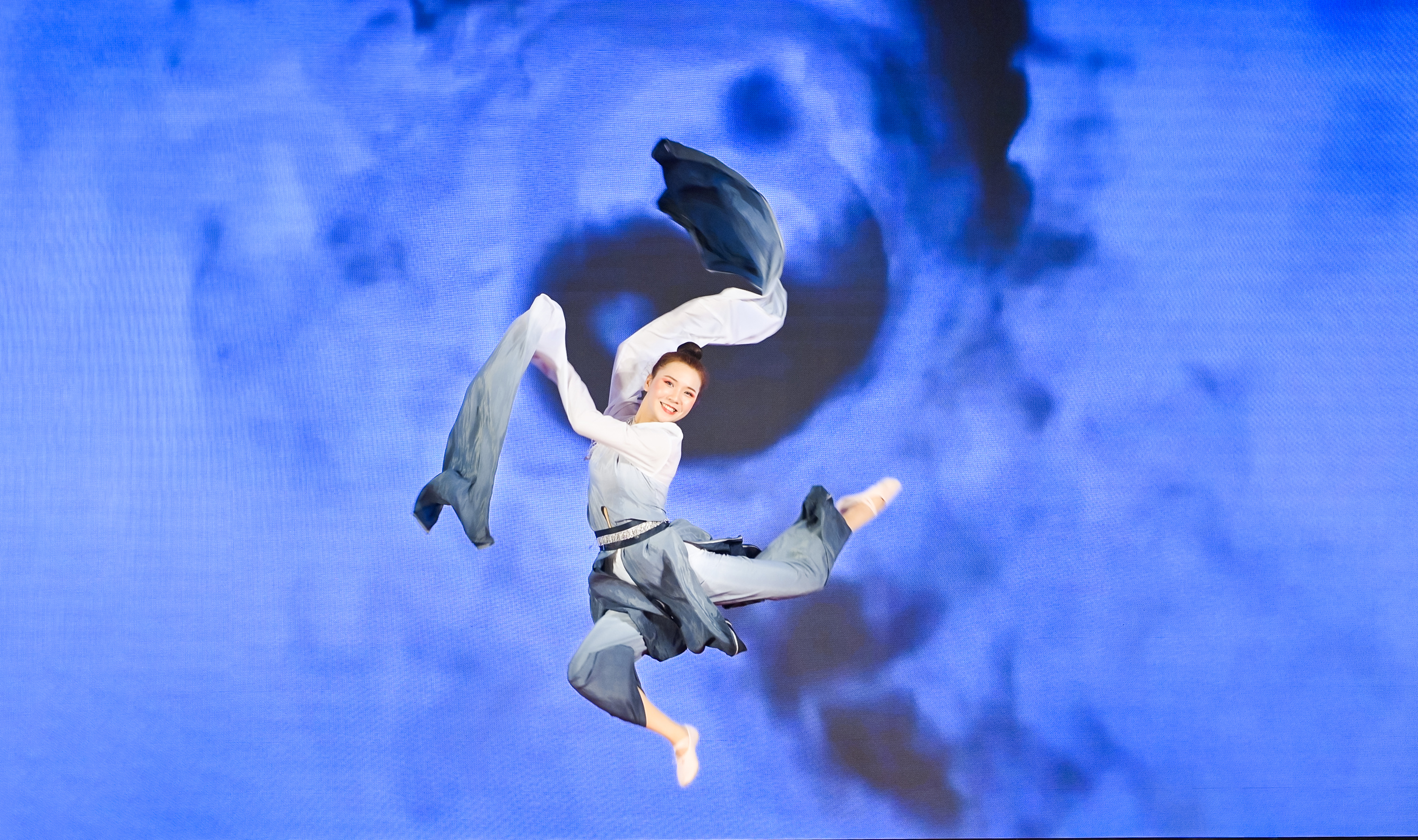 三十年风云激荡,三十年栉风沐雨三十年春华秋实