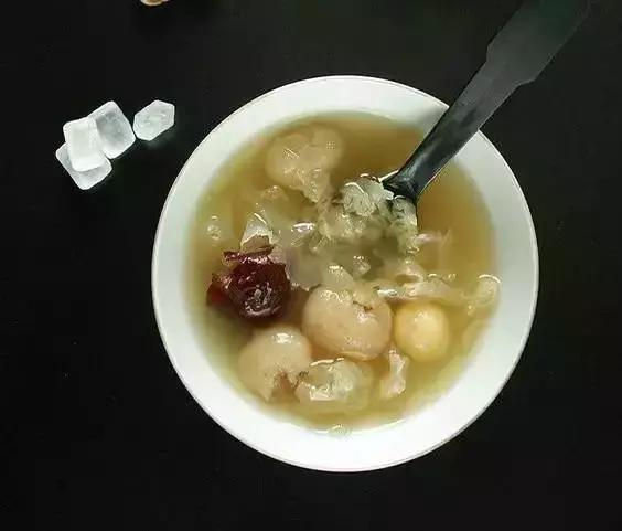 白糖红糖有什么不一样,红糖白糖冰糖黄糖的区别与功效