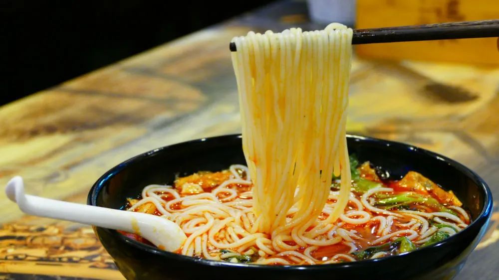 胆敢与口罩争宠！螺蛳粉，你到底牛X个啥？