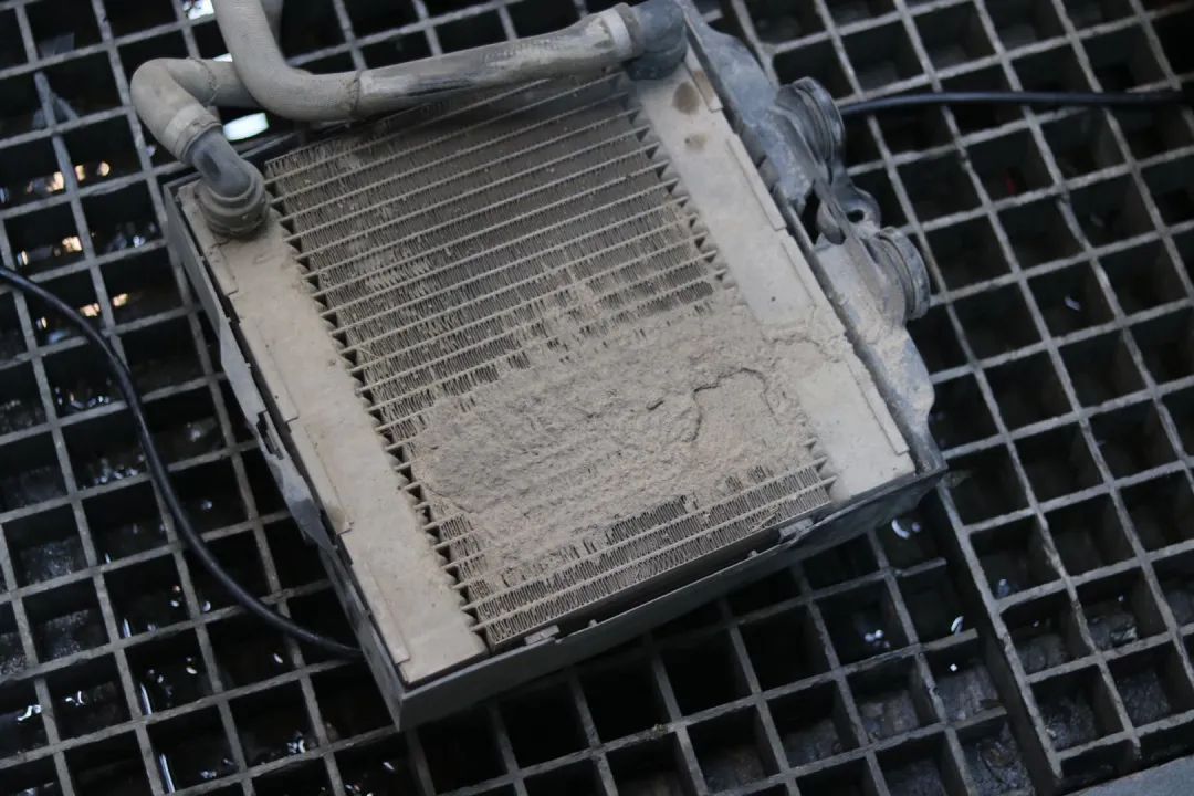 怪兽修车：翻新一辆11年破烂不堪的宝马GT，车况不忍直视