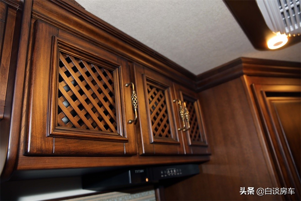 依维柯8at房车驾驶体验,最便宜依维柯8at房车