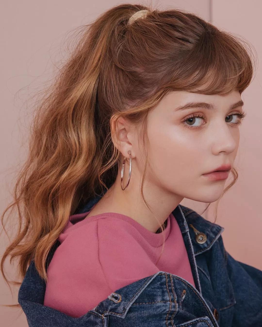 春日懒散头发怎么扎,低层次感中长发怎么打理