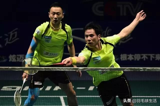 羽毛球业余双打实战技巧,羽毛球双打发球违例