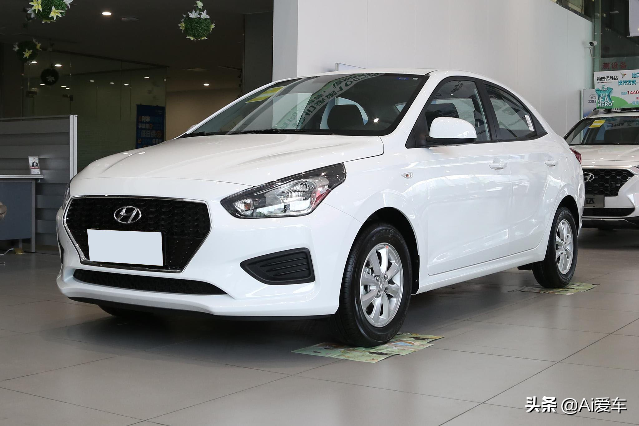 现代瑞纳最经济实惠耐用的小轿车,飞度对比新款瑞纳