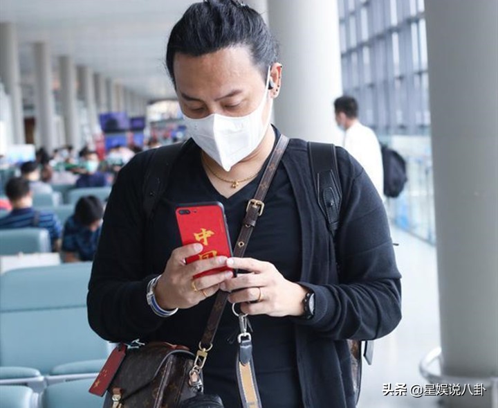 陈志朋穿凉鞋照,陈志朋穿靴子跳舞