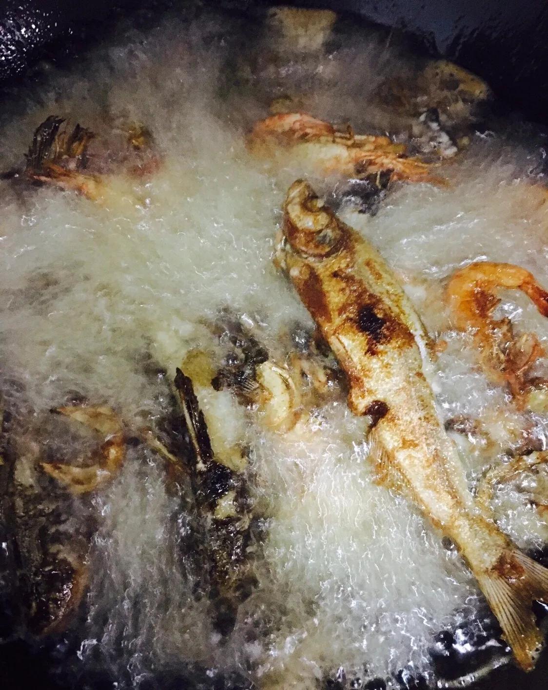 微距离魔幻厨房‘魔幻君’教你如何做红烧杂鱼