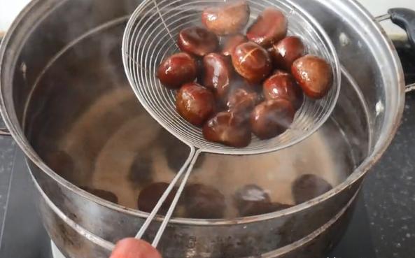 剥板栗小妙招不用上火,怎样剥板栗又快又好