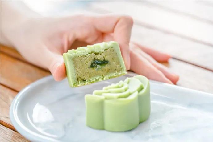 日本星巴克这次质感满分，网友diss中国星爸爸，月饼口味像蜡烛