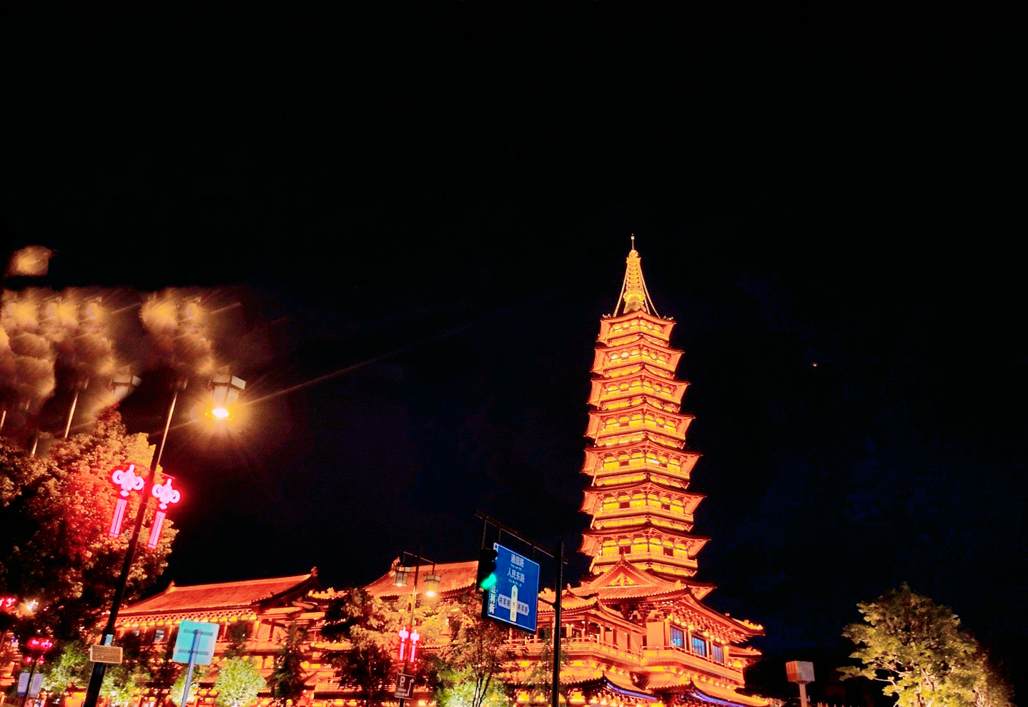 世界上价值连城的佛塔,耗资50亿打造的佛塔在哪