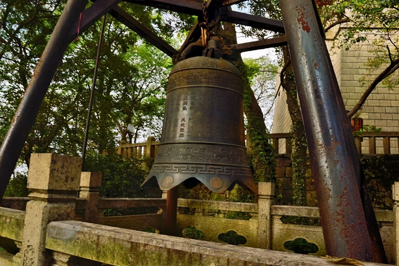 世界上最大铜钟视频,世界上最古老的大钟净重