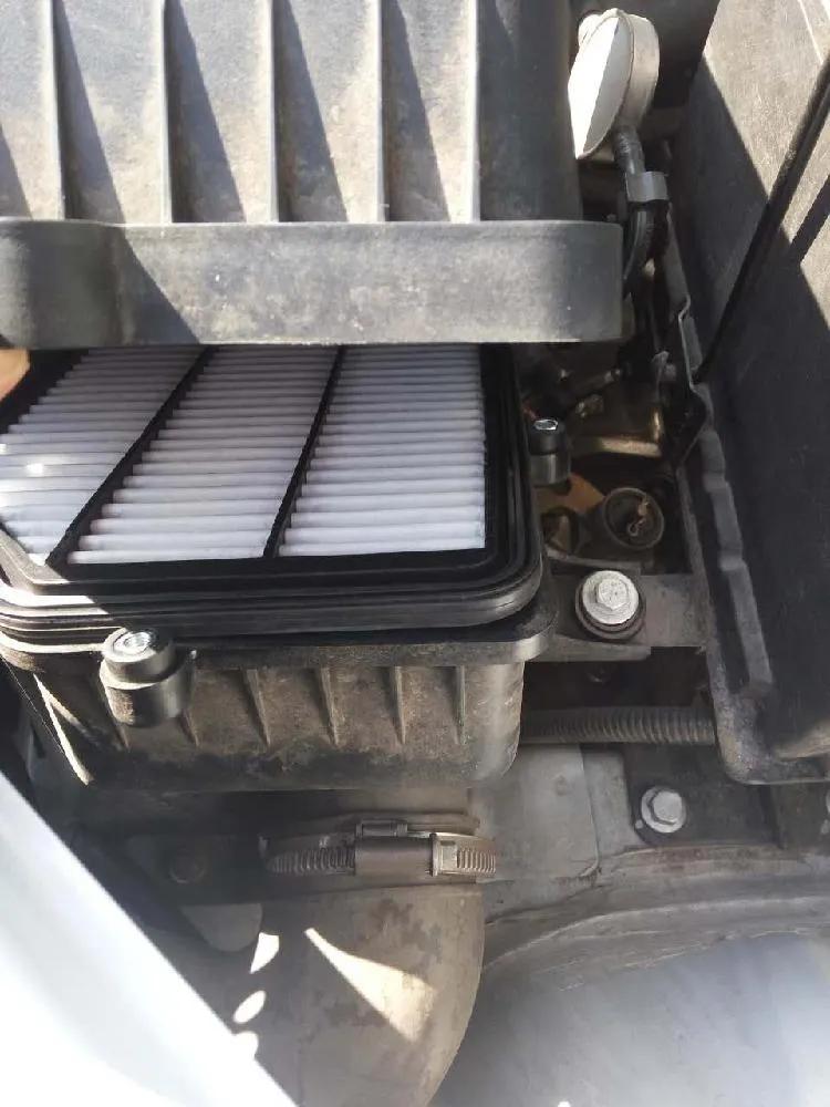 自己动手更换空气滤芯教程,自己动手更换发动机空气滤芯省钱