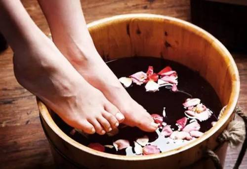 女性手脚冰凉该怎么办,女性手脚冰凉吃中成药