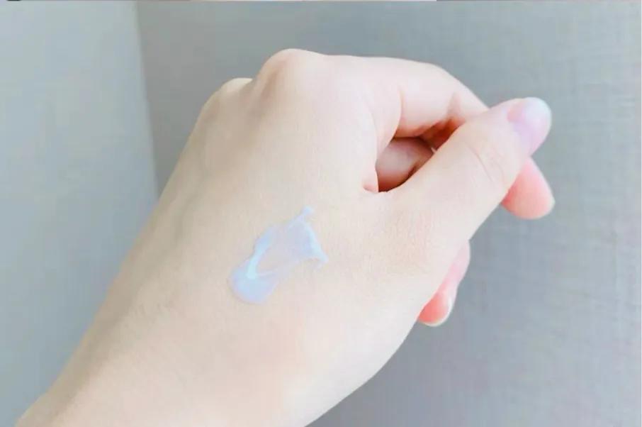 精华液和精华霜的正确使用方法,护肤品精华液的正确使用方法