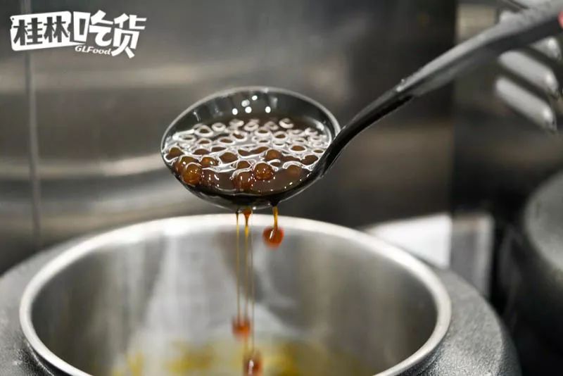 火遍全国的明星茶饮本宫的茶开到桂林了！凭口袋茶掀起了排队潮流
