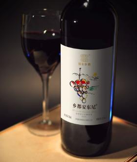 新疆比较有名的葡萄酒,新疆最好的葡萄酒是什么颜色的