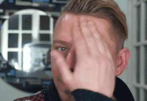 爱出油还起皮用什么粉底液,爱出油的皮肤怎么办