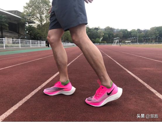 碳板回弹有劲的跑鞋,碳板推进力很强的碳板跑鞋