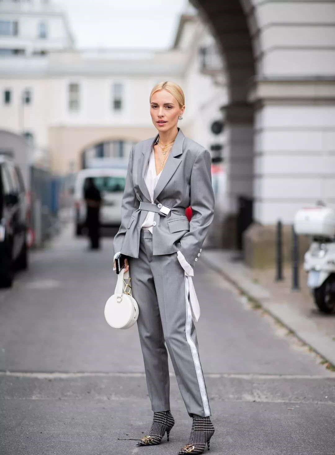 收起你的过膝靴，太拖沓！今年流行这3种短靴，时尚百搭又舒适