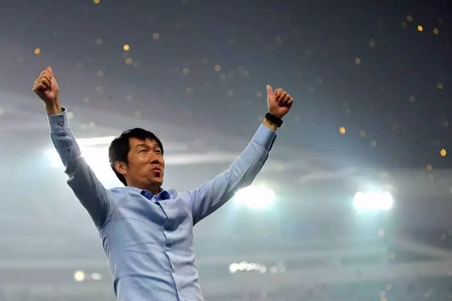 1天4大消息冲击中国足球，有一条太荒谬，连白岩松都看不下去了