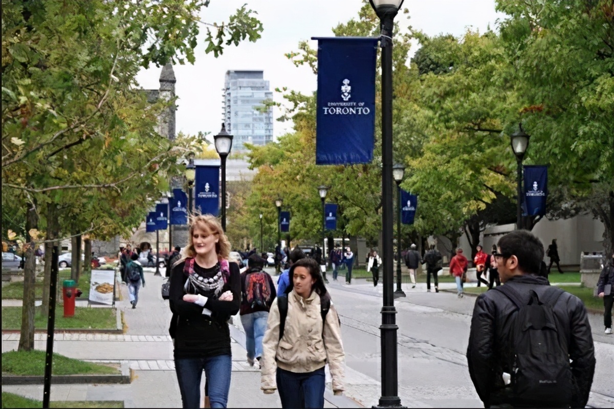 难!多伦多大学女留学生:回国开漫游上网课、考试抓狂