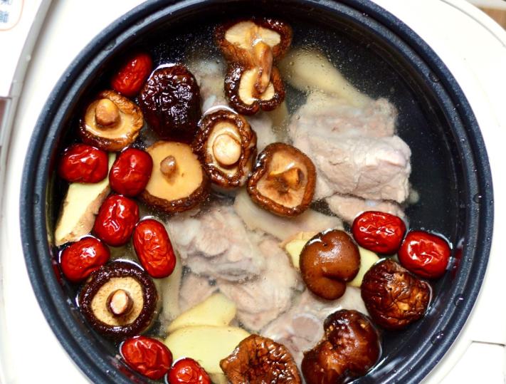 只用鸡蛋和电饭煲做出来的美食,一个电饭煲就能搞定一道美食