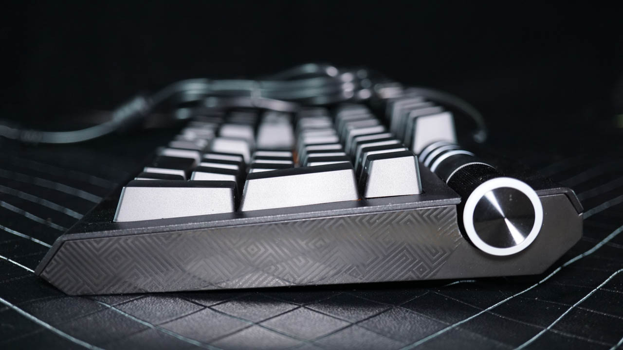 目前公认最好的矮轴机械键盘,樱花粉侧刻机械键盘