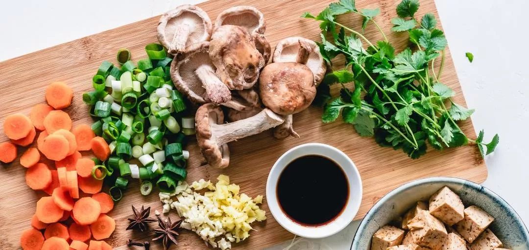 为什么香菜那么臭要叫香菜啊,香菜是香的还是苦的