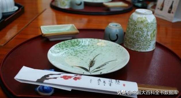 水杯饭碗都是专用映射在餐具文化中的日本人的个人意识