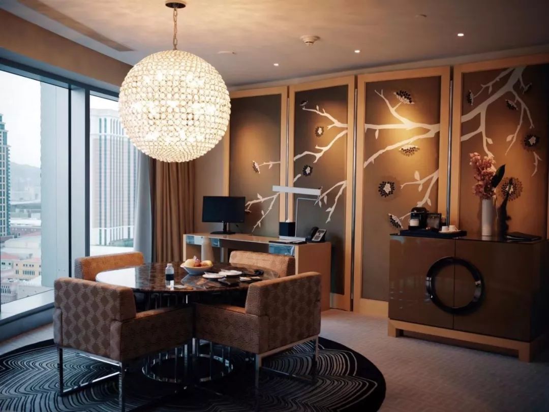 睡在获奖无数的这家酒店，一晚吃掉14颗星米其林，这样的旅行爱了