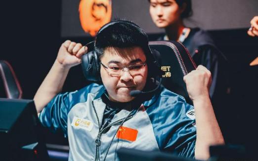 绝地求生小鹿跳跃的视频,绝地求生小鹿一打四视频