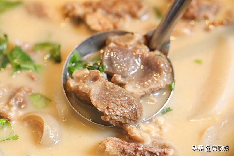 炖羊肉汤是不是先焯水啊,炖羊肉汤前要炒一下吗