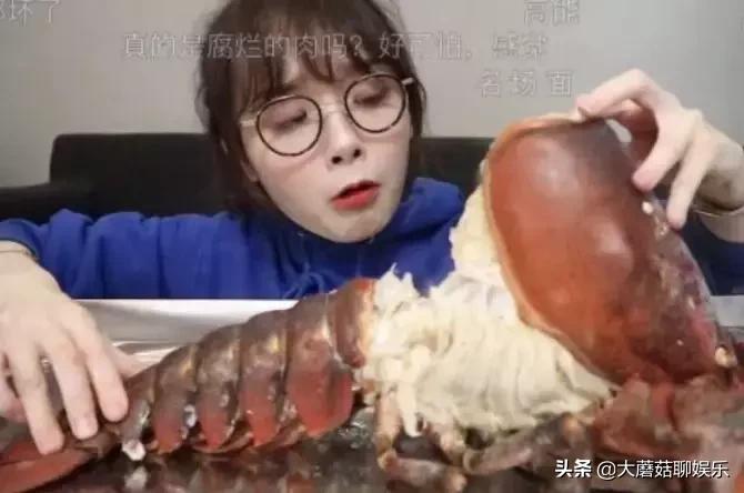 生吞活章鱼是一口一个的,日本生吃章鱼处理过程