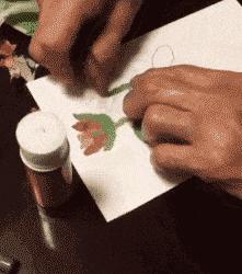 暖哭!90岁奶奶用废报纸作画,震撼数万网友:我缺的是纸吗?是手