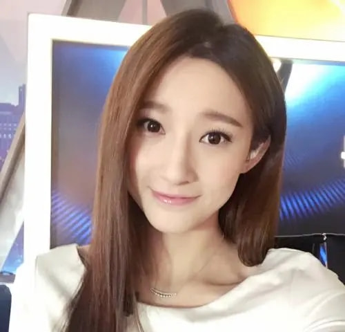 90后新晋主持人马凡舒，颜值与实力并存，被誉为董卿的“接班人”