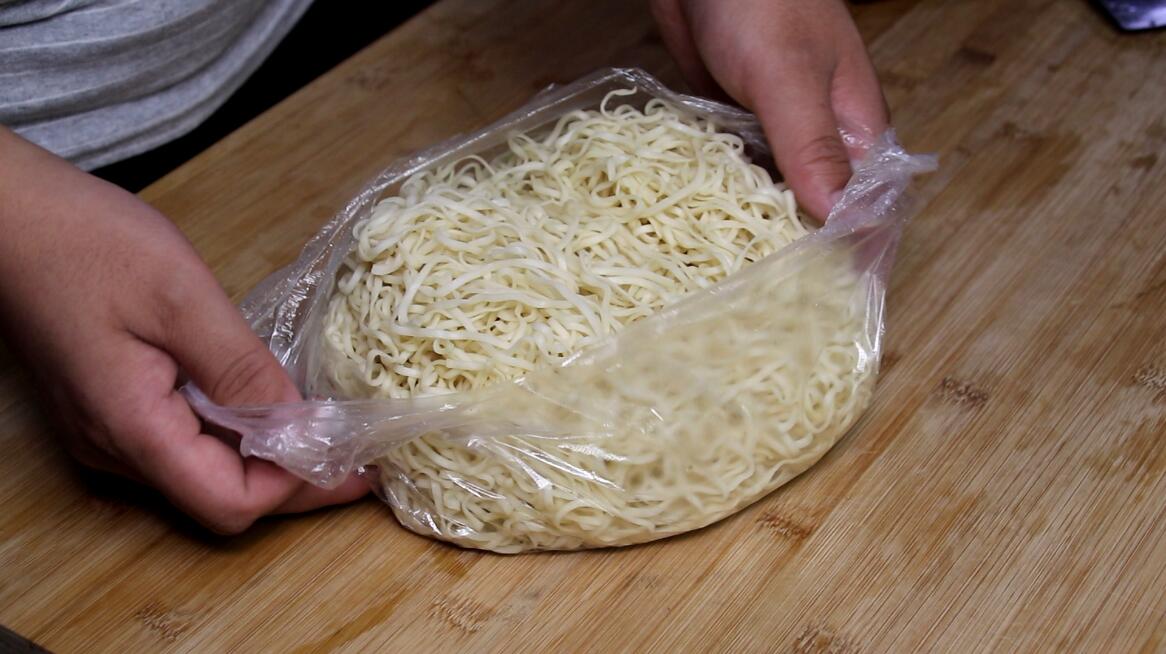 这才是正宗的炒面,这样做炒面又香又有嚼劲