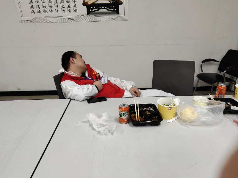 山西省大爱慈善基金会大爱护航，展现新时代的雷锋精神。