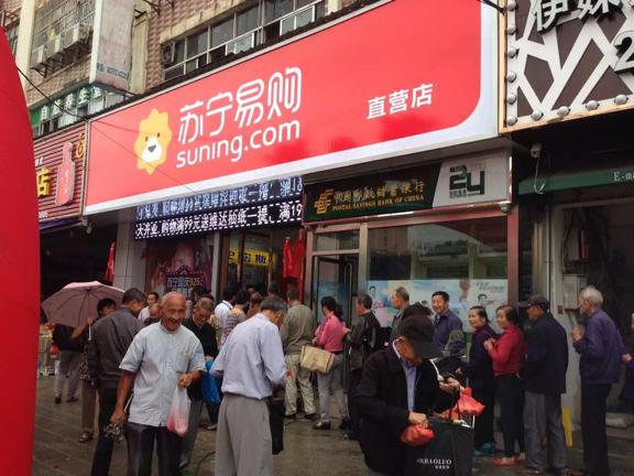 打败黄光裕,和刘强东打价格大战?张近东的苏宁因何负债累累