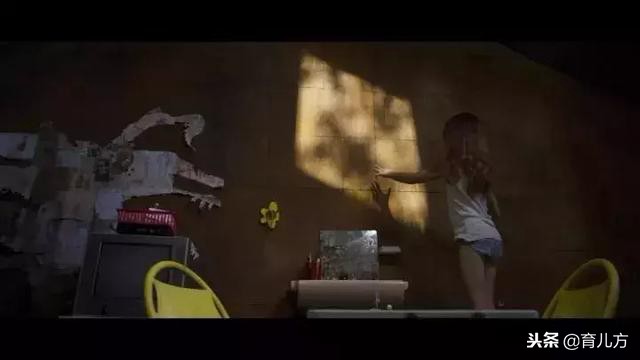 小孩喜欢摸角落,小孩有习惯性小动作喜欢摸嘴巴