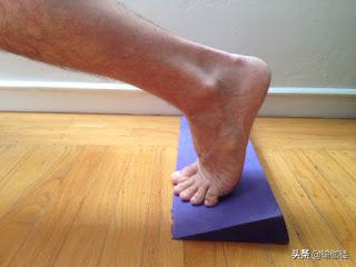 拇外翻大脚趾疼如何在家就能治,如何判断拇外翻造成的脚疼