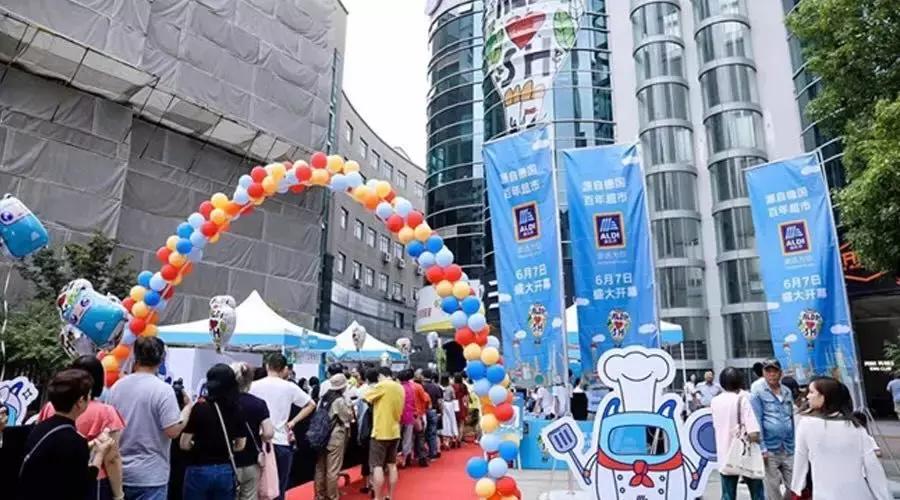 全球最大超市抢购潮,全球最便宜的超市100元