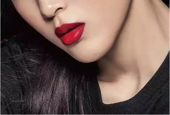 法令纹显老不用愁一招改善法令纹,减少法令纹让脸年轻的办法