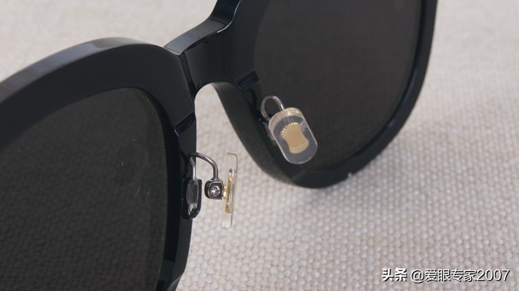 太阳镜鼻托掉了,板材眼镜鼻托掉了怎么配