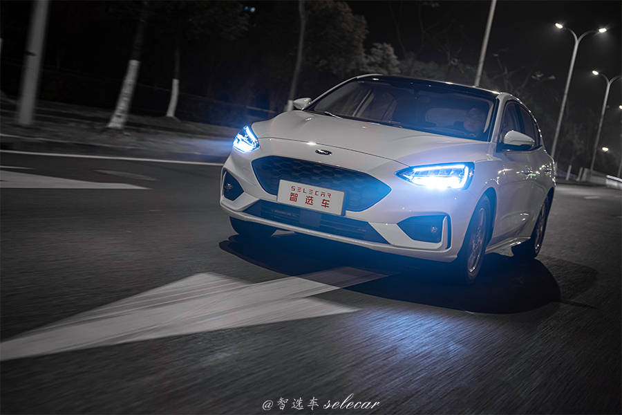 2021福克斯ecoboost180两厢,福克斯2021款三厢180自动锋潮型