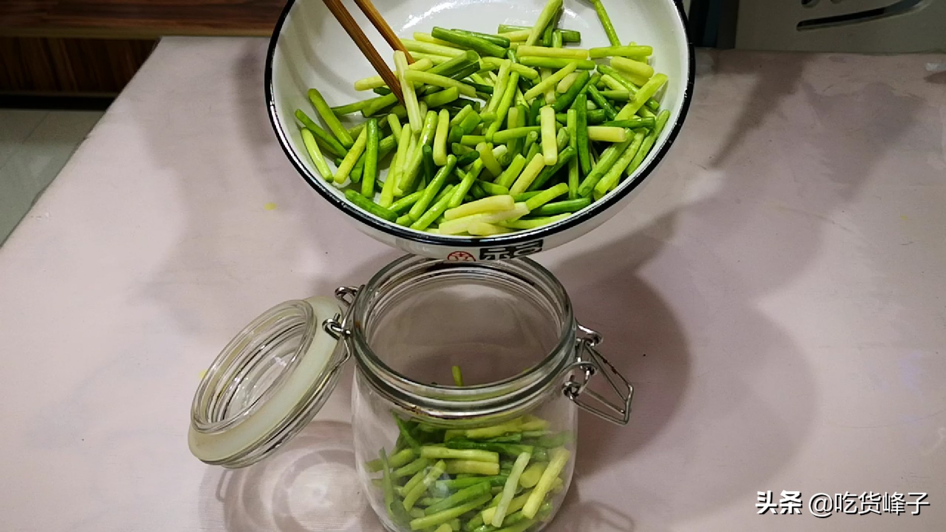 腌黄瓜胡萝卜蒜苔的腌制方法,腌黄瓜和蒜苔一起腌方法教程