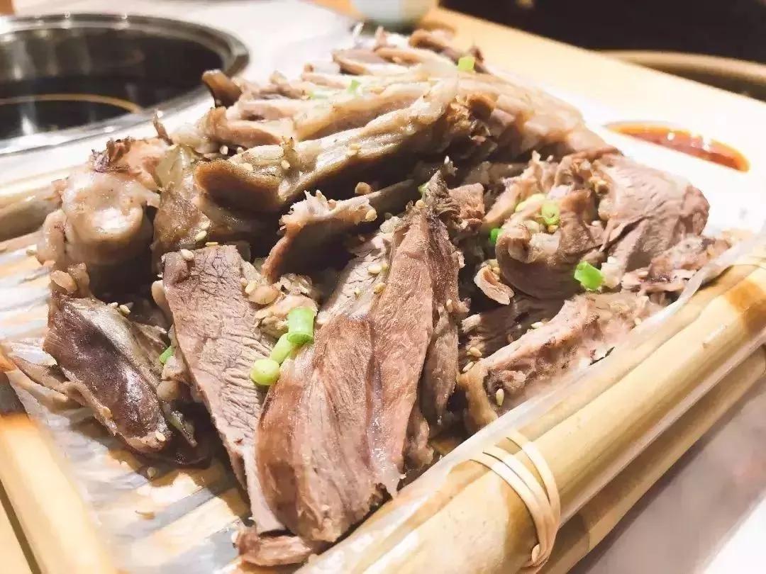 东来顺涮羊肉火锅视频,东来顺老北京铜锅涮肉